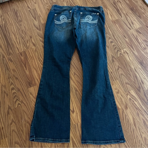 Seven7 Women’s Size 8 Boot Cut Depressed Blue Jeans - Picture 5 of 11